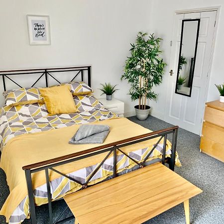 Contemporary 2 Bedroom Victorian Town House - Sleeps Up To 6 Kimberley  Bagian luar foto