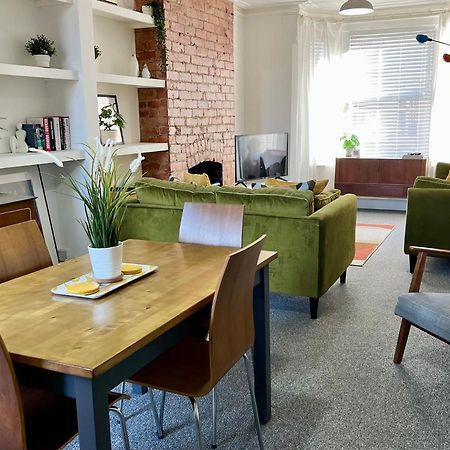 Contemporary 2 Bedroom Victorian Town House - Sleeps Up To 6 Kimberley  Bagian luar foto