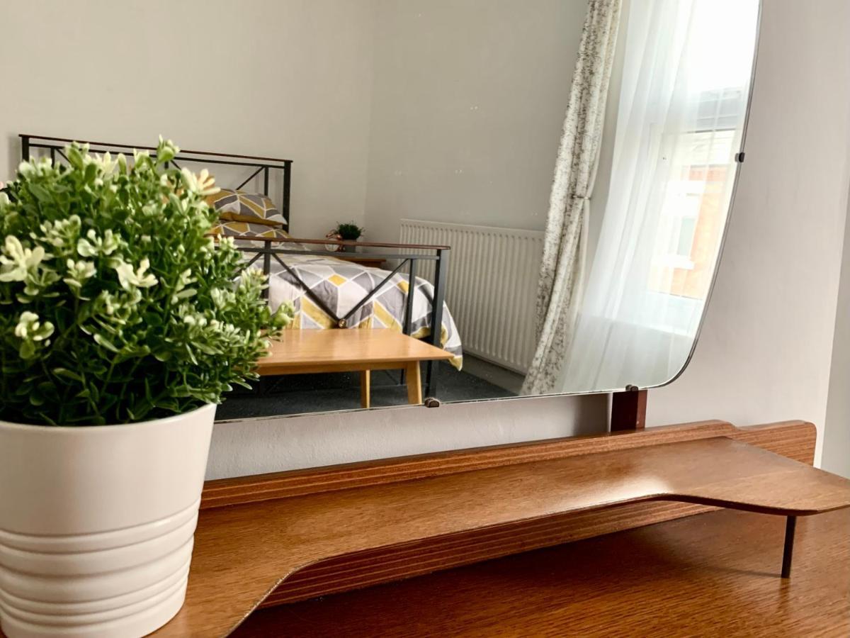 Contemporary 2 Bedroom Victorian Town House - Sleeps Up To 6 Kimberley  Bagian luar foto