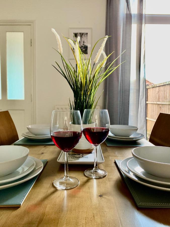 Contemporary 2 Bedroom Victorian Town House - Sleeps Up To 6 Kimberley  Bagian luar foto