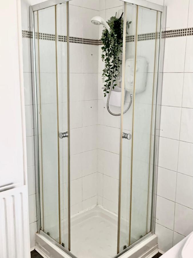 Contemporary 2 Bedroom Victorian Town House - Sleeps Up To 6 Kimberley  Bagian luar foto