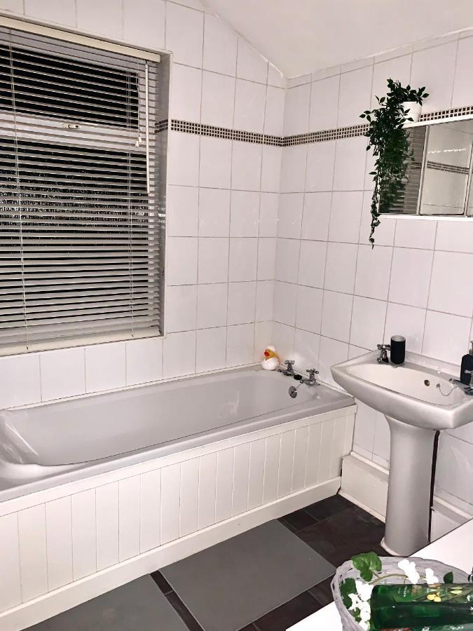 Contemporary 2 Bedroom Victorian Town House - Sleeps Up To 6 Kimberley  Bagian luar foto