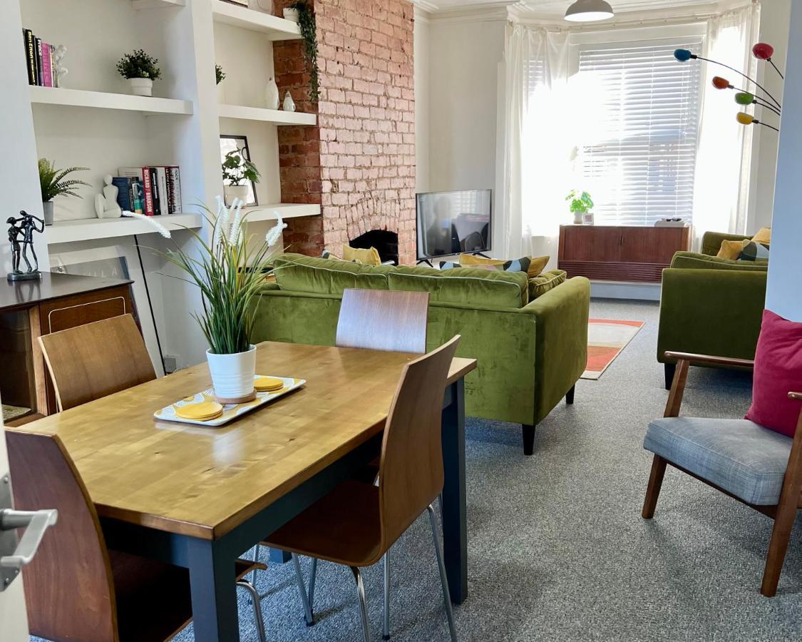 Contemporary 2 Bedroom Victorian Town House - Sleeps Up To 6 Kimberley  Bagian luar foto